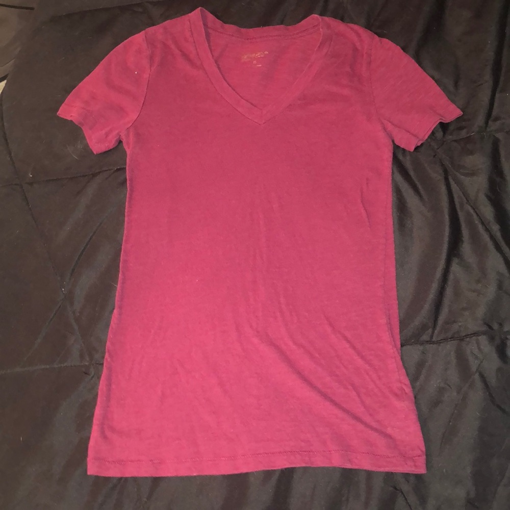 Maroon v neck tee